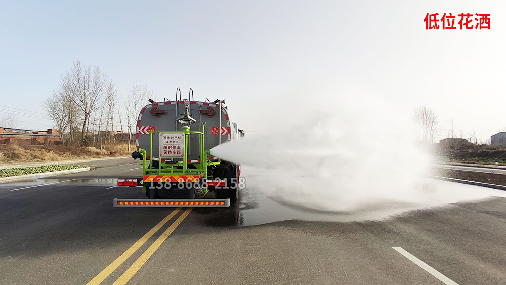 東風多利卡D9灑水車