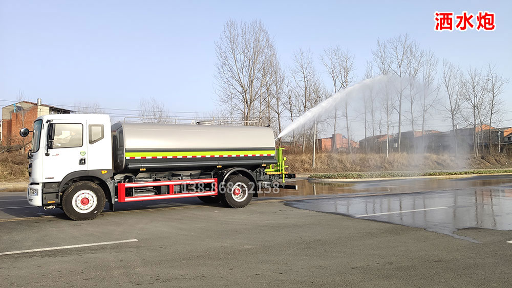 東風多利卡D9灑水車