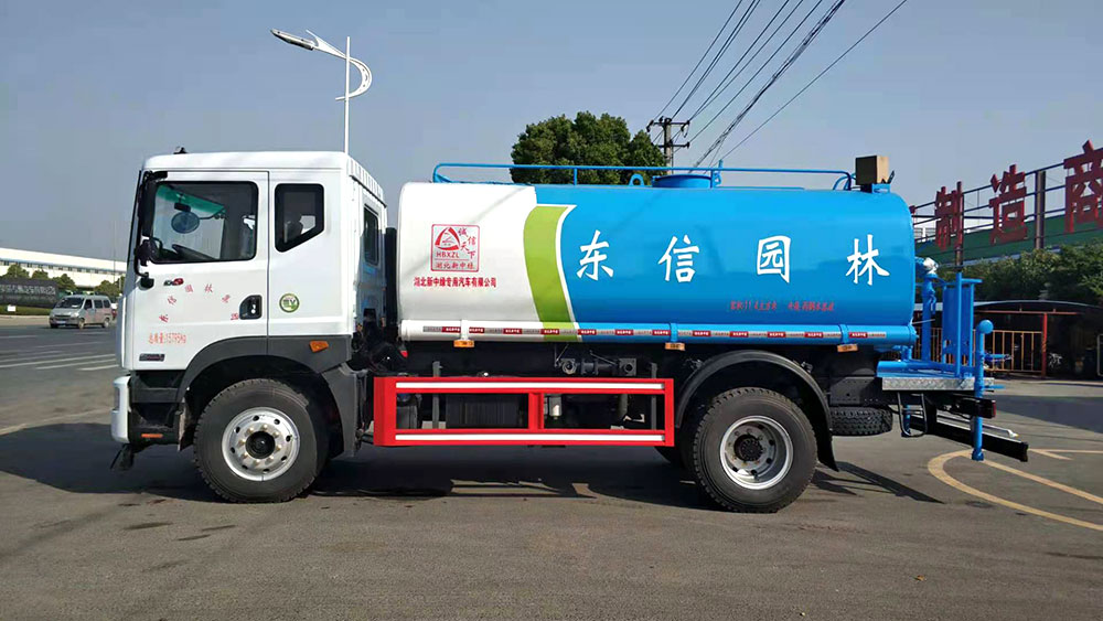 東風多利卡D9灑水車