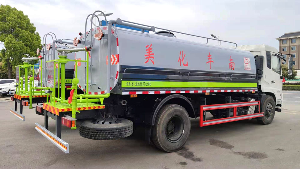 東風天錦灑水車