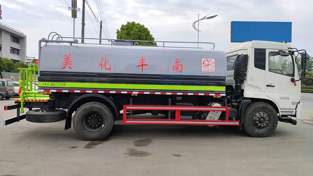 東風天錦灑水車