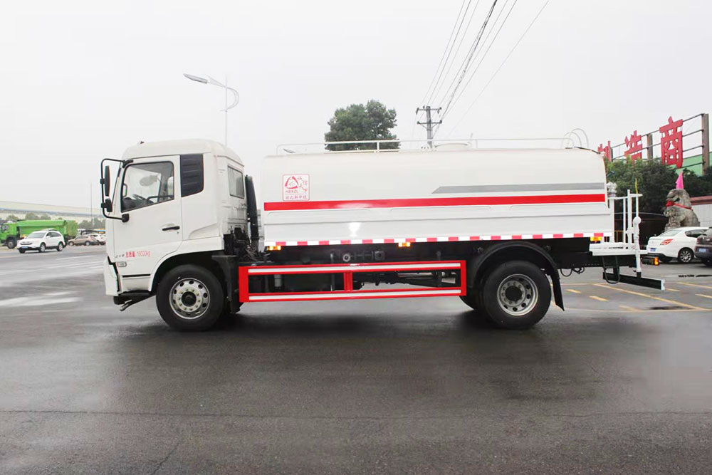 東風天錦灑水車