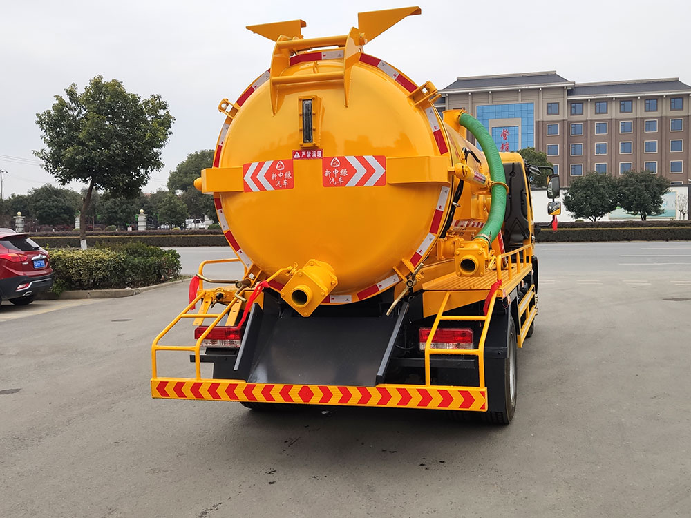 【7.5立方】東風(fēng)凱普特K7東風(fēng)多利卡吸污車(chē)