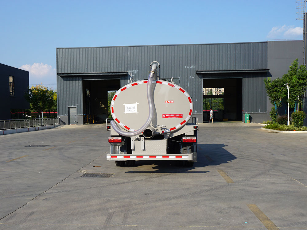 【9立方 】東風(fēng)多利卡D7吸糞車  東風(fēng)凱普特K7