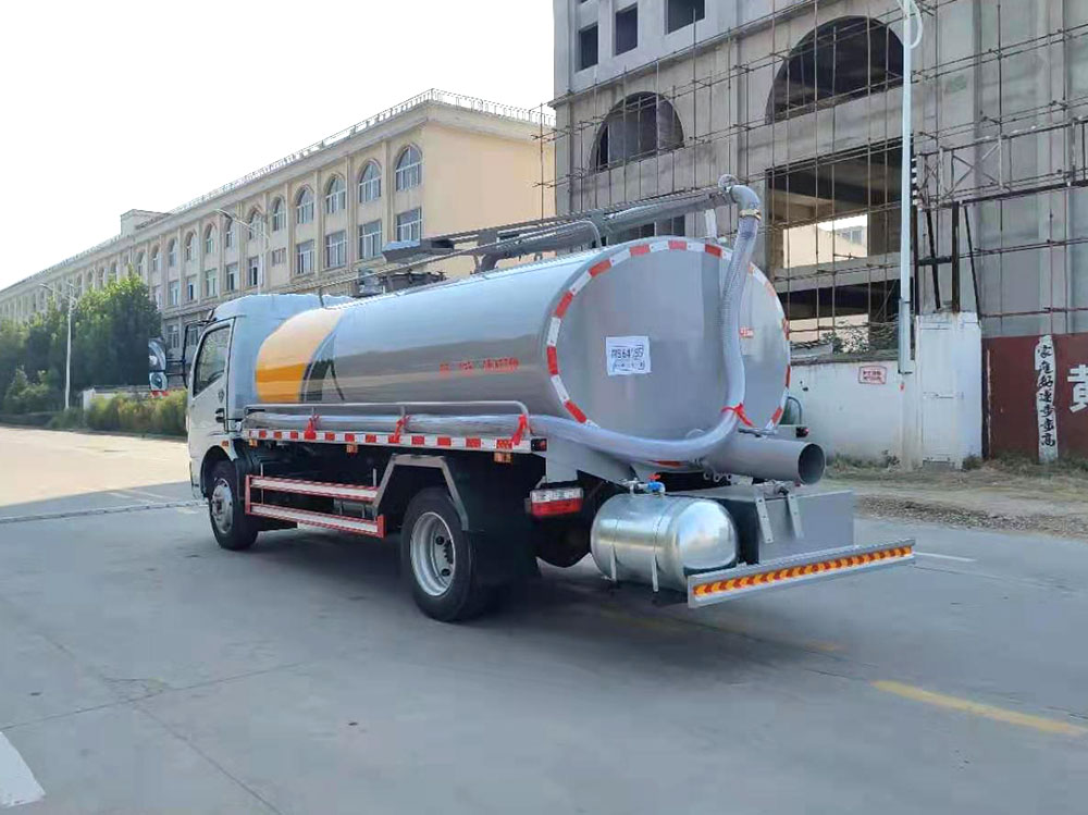 【9立方 】東風(fēng)多利卡D7吸糞車  東風(fēng)凱普特K7