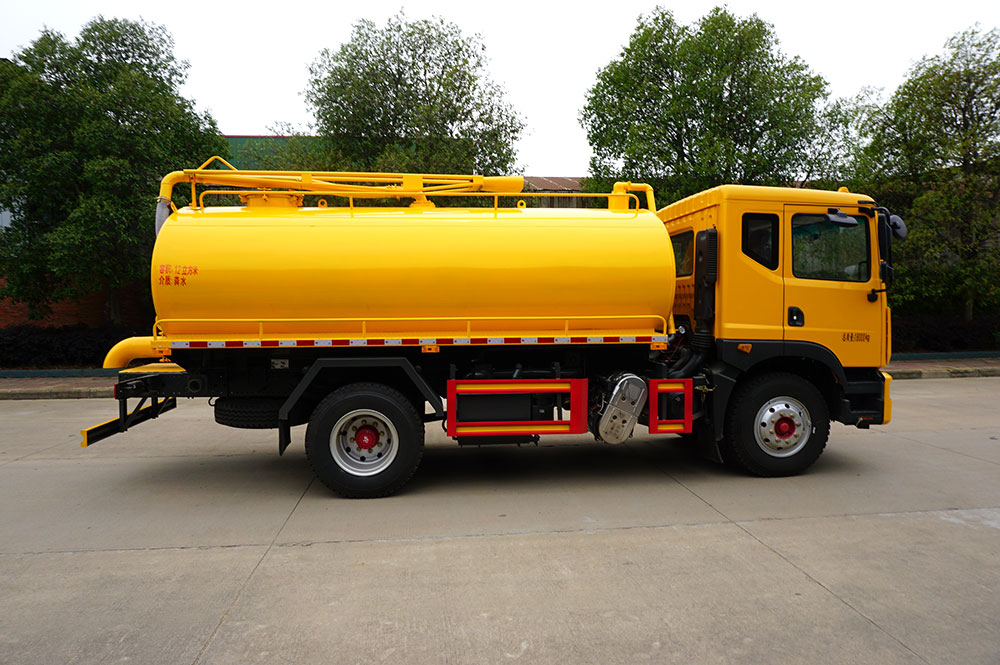 【12立方 】東風(fēng)多利卡D9吸糞車