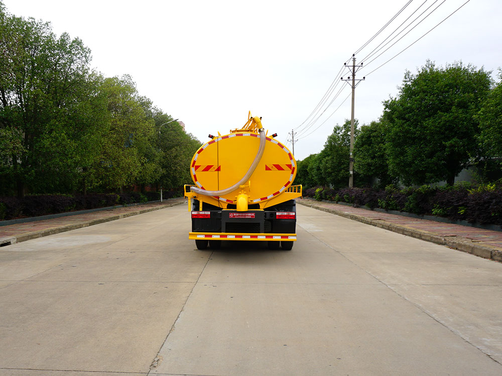 【12立方 】東風(fēng)多利卡D9吸糞車