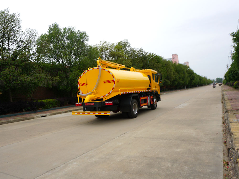 【12立方 】東風(fēng)多利卡D9吸糞車