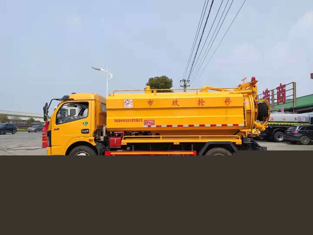 東風(fēng)凱普特K7/東風(fēng)多利卡D7清洗吸污車