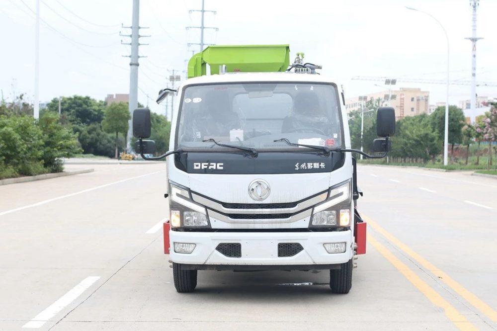 【4.5立方】東風(fēng)多利卡D6餐廚垃圾車