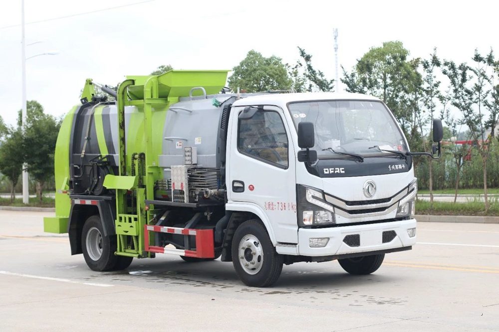 【4.5立方】東風(fēng)多利卡D6餐廚垃圾車